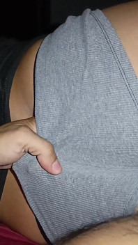 의붓딸과 섹스할 때 유혹을 참지 못하고 그녀의 질 안에 사정했어요