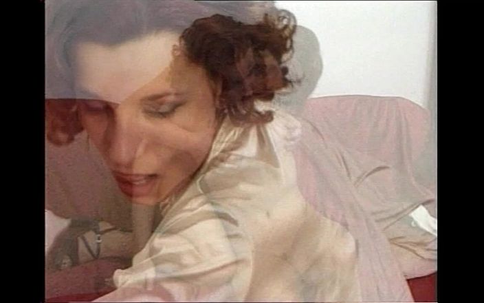 Lesbian Illusion: 与小讨厌的性玩具的女同性恋性爱游戏