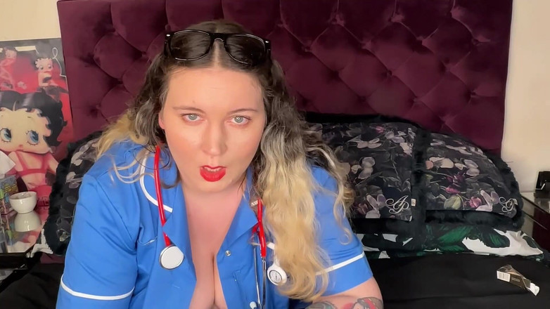 MissFFW: L'infermiera che fuma ha un tosse tosse