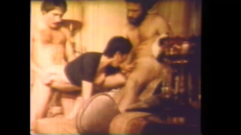 Vintage megastore: 美国复古可爱的短发女孩在跨人种三人行中性交