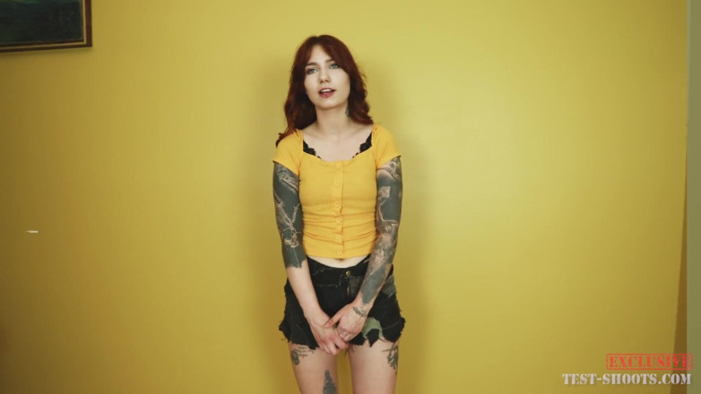 Test-Shoots: Cherr Tetovaná teenagerka v nahém video castingu