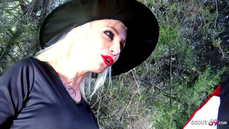 Full porn collection: On the way to Mardi Gras - Gina Snake enjoys her...