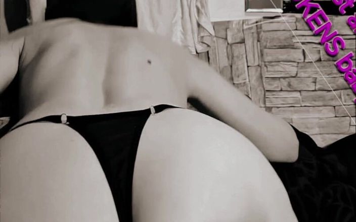 Dominatrix Redsonyja: Mit dem arsch wackelndes baby