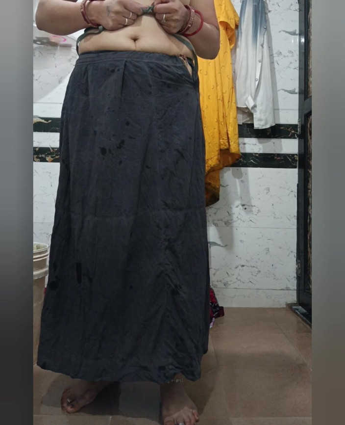 Priyahot77: Priya india con el coño en video caliente