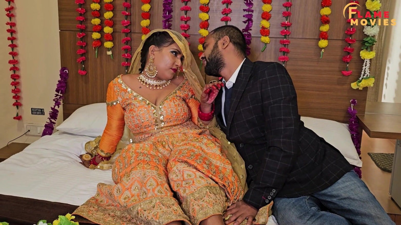 DesiHeat Studio: Razia bhabhi wurde vom kunden in ihre enge muschi und...