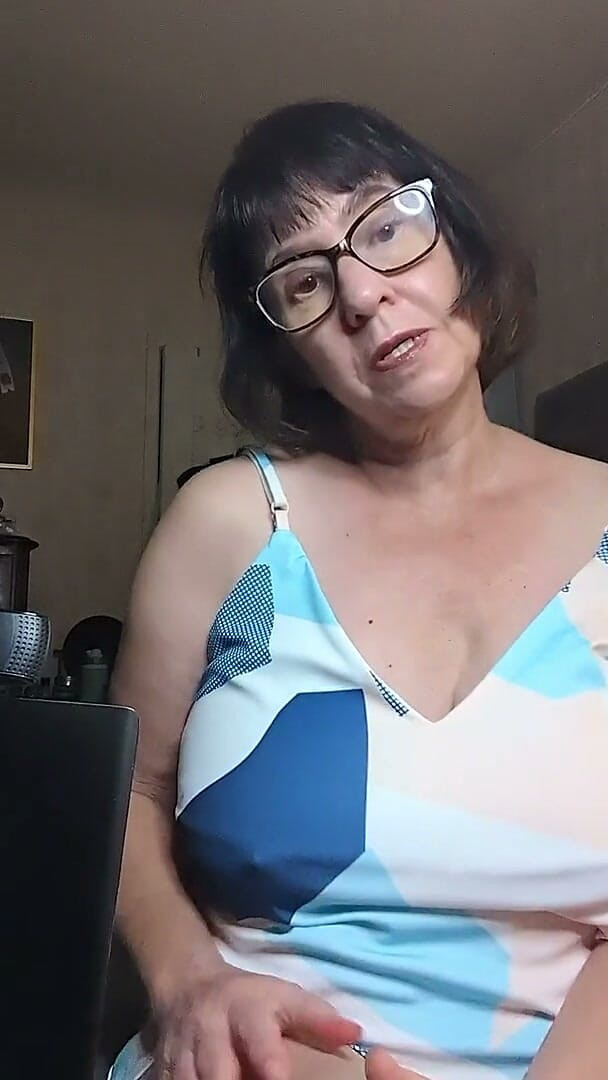 BustyBrendaxx: ลูกเลี้ยงเจอแม่เลี้ยงไลฟ์สดบนเว็บกล้องใหม่