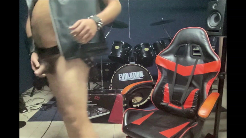 Heavtmetal man: Bărbat dolofan de heavy metal