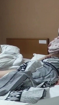 Без цензури, розбещена зріла пара, відео від першої особи в готелі Hot Spring Inn
