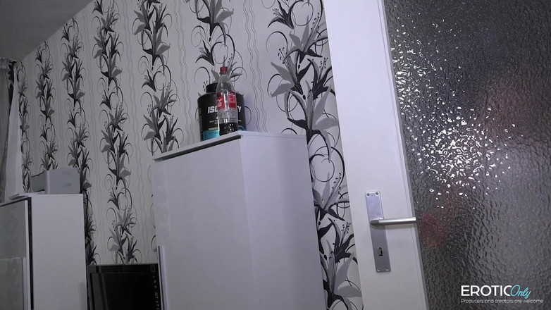 EROTICONLY: Qui sbatte davvero arrapato bagnato MILF scopa con l'ex