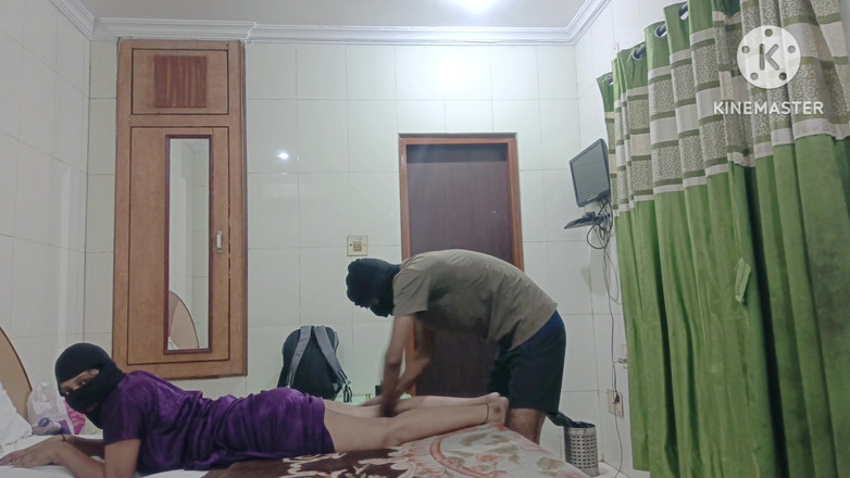 Poojakabir: 디디는 호텔로 데려가 마사지를 받은 뒤 뜨거운 몸을 바라보았다.