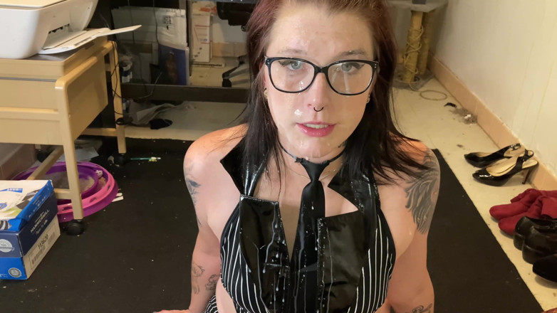 Missellie8: Dziwka bimbo w biurze