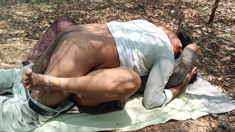 Apple baby: Scopata bollente nella foresta