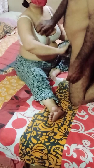 Yasmeen: Big Milkers Press