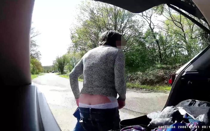 CrossDress Natalie: Převlékni se do křížových šatů Wheil Parked v Layby Near Ampthill