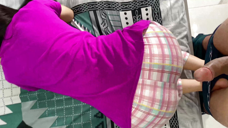 Desifilmy45: Ho Dato Dei Soldi Alla Mia Sorellastra E Ho Scopato...