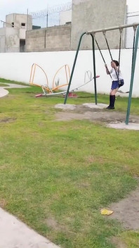 Insegnante sporcacciona - La mia studentessa è sola nel parco e la scopo a casa mia