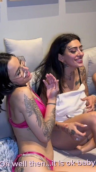Sesso a quattro con doppie penetrazioni con coppie che si scambiano ragazze tatuate e grossi