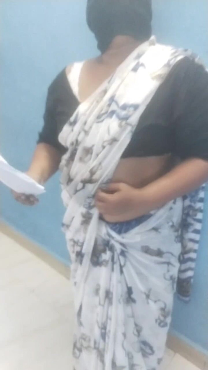 Tamil lesbian: Lehrer, sex mit jungen für mark