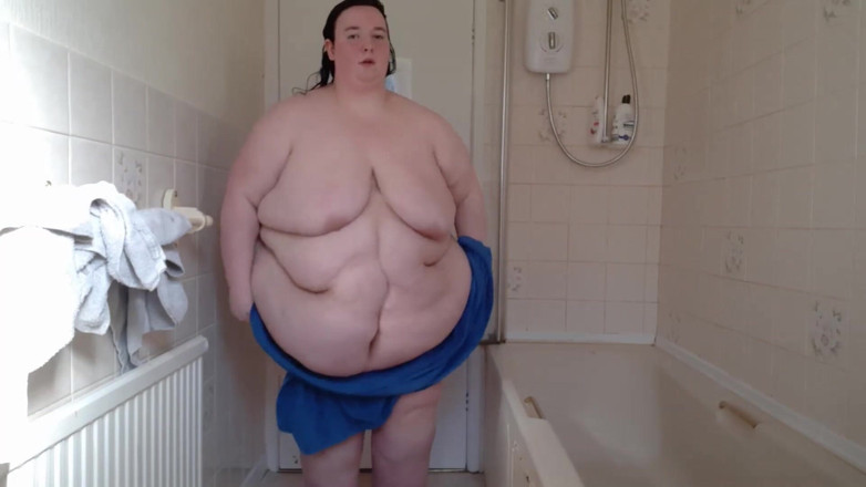 SSBBWLadyBrads: Awek montel super saiz montel kering badan selepas mandi tuala...