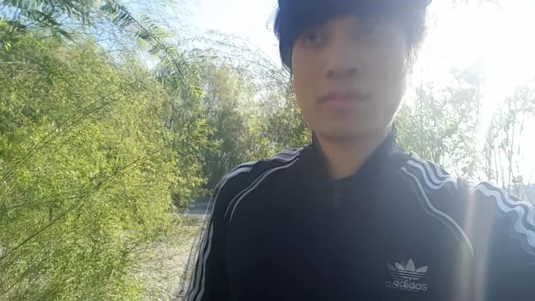 Jon Arteen: Siapa yang akan melihat twink ini dalam tracksuit Adidas hitam...