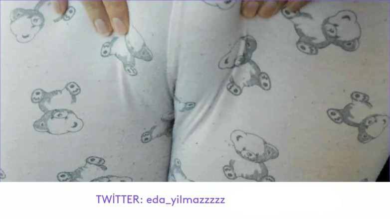 bigass_sexy_bigboobs: Pijamalı mastürbasyon