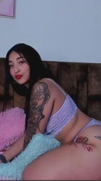 Tätowierte Frau Mit Einem Köstlichen Arsch