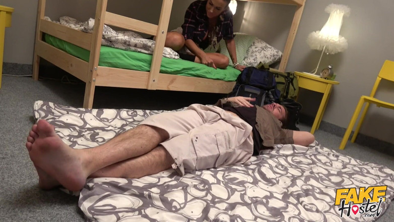 Fake Hostel: Fake Hostel - Big Tit Backpacker Aubrey Black łapie Ryana w kłamstwie...