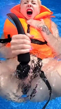 Life Jacket Vibe Play in the Pool
