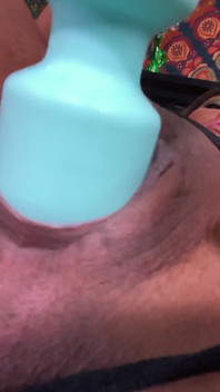 Sexy Nina Rivera si udělá krém po celém svém novém vibrátoru