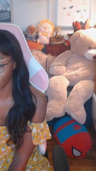 Ébano Trans Chica De Al Lado Vanniall Levanta Su Vestido De Verano Para Masturbar Su Gran Polla