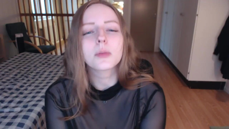 KissMyHips: Glossy lips sucks fingers, spits and drools over cleavage