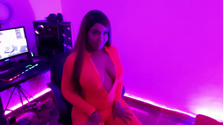 AndreaAndJean: Big-assed Brunette Wants Us to Fuck and This Happened