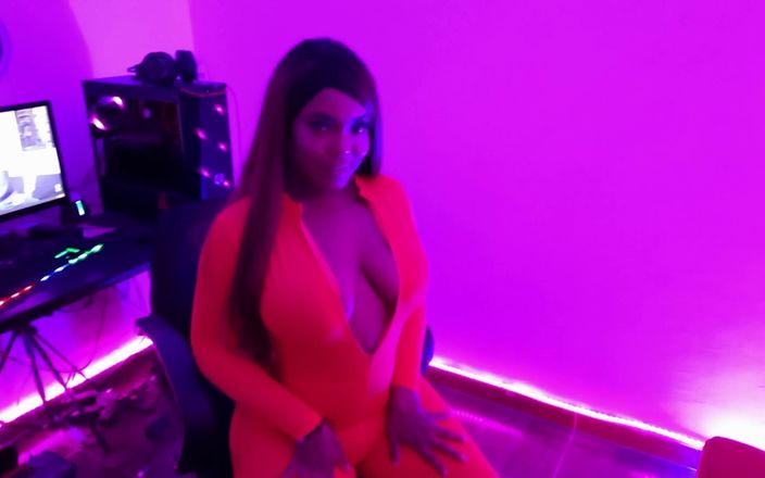AndreaAndJean: Brunette met dikke kont wil dat we neuken en dit...