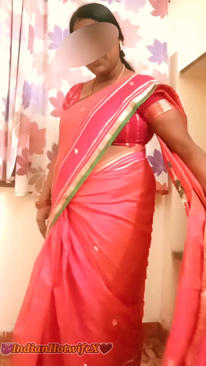 RenuRaj: 泰米尔饥渴的胖女人妻 latha 裸体纱丽与绿帽男老公的朋友挑逗和浪漫！