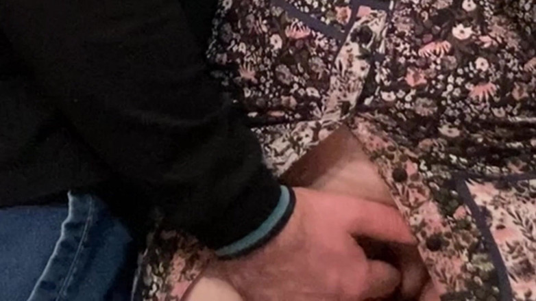 Niki studio: Seltsamer perverser reibt muschi in einer U-bahn