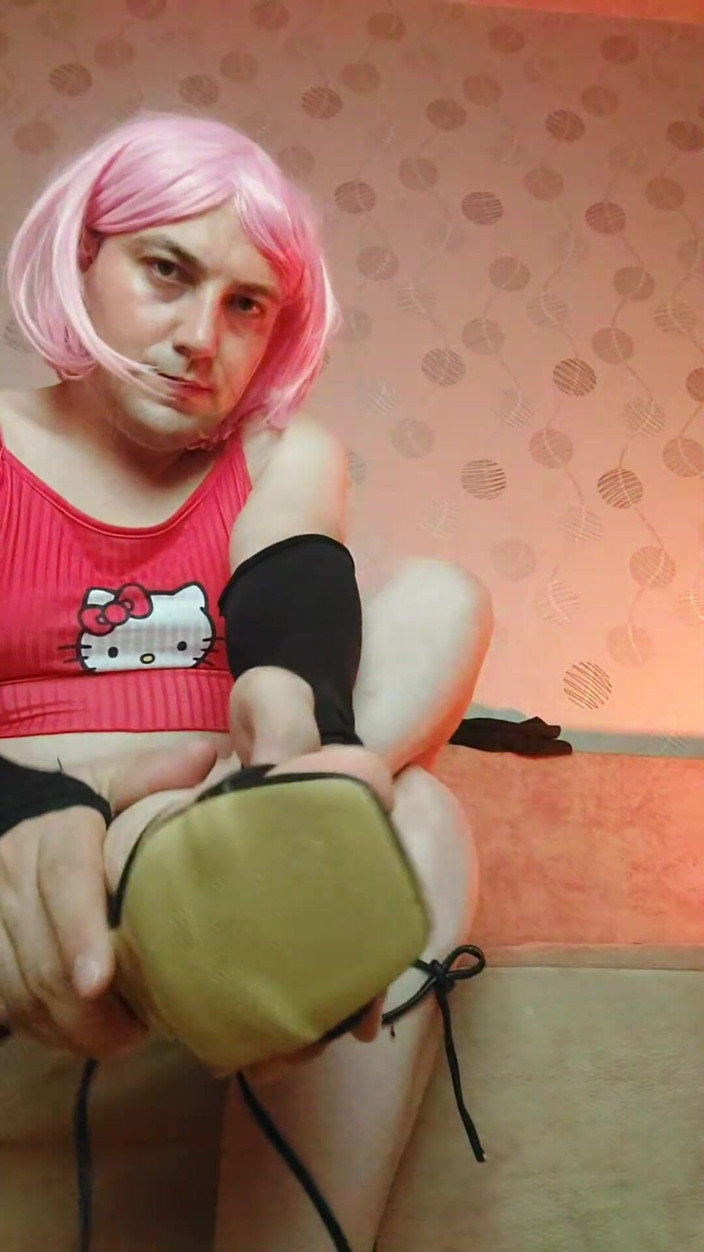 Kitty_Cross: Sizzling Transsexual Pose, coxas grossas oleadas e tentadoramente acariciadas lentamente