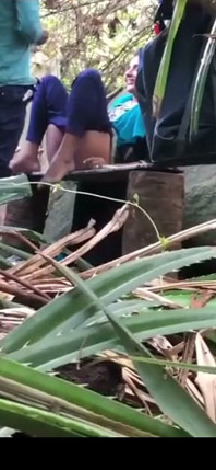 Des couples indiens baisent dans la jungle