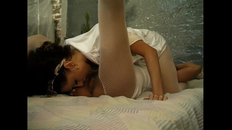 Lesbian Illusion: Sıcak dil isteyen sapkın kadınlar