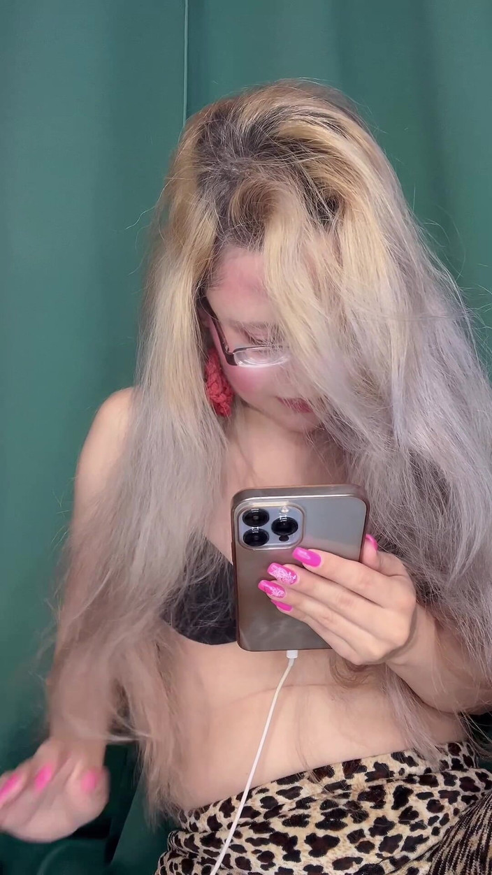 FinDom Goaldigger: Sesi webcam kecanduan cinta bagian 3