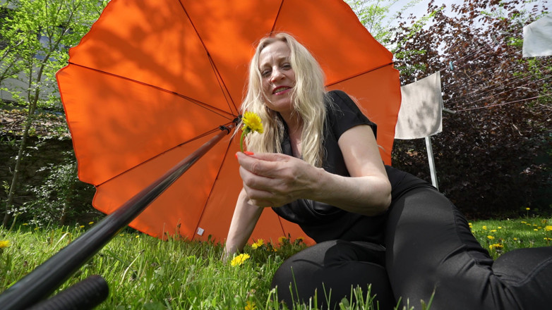 Prolapse Queen: Horny Prolapse Granny Masturbating Outdoor