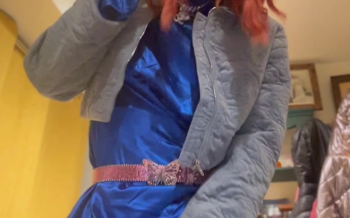 Jessica silk: Jess silk cavalca un dildo