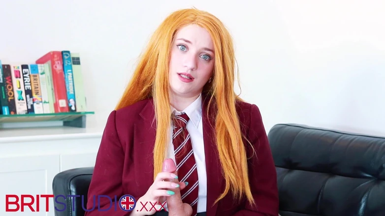 Brit Studio: British Panas 18 Tahun Memberitahu Awak Cara Melancap UntukNya