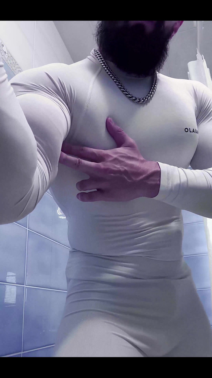 Mister Stone: 당신은 얇은 천을 통해이 미친 라인을 볼 수 있습니다