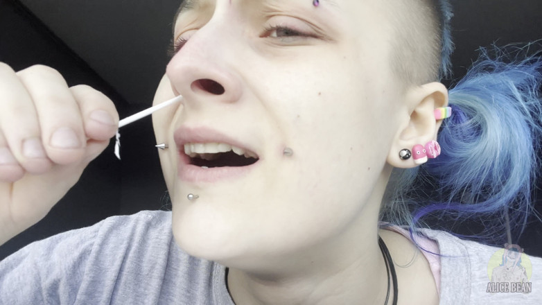 Alice Bean: Nyepong badut sampai bersin