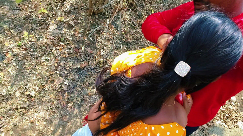 Premi pooja: Ada dalam mood dan kongkek pantatnya