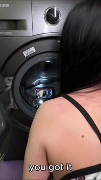 Madrasta quase pega padrasto fodendo enteada presa na máquina de lavar roupa