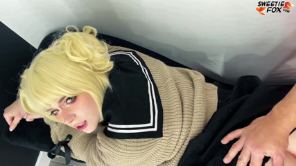Sweetie Fox: 히미코 토가와 털이 무성한 보지가 첫 섹스와 스와림피로 18일을 축하합니다.