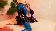 Arya Grander: 라텍스 고무 백스테이지 비디오 - 집에서 포르노를 만드는 레즈 소녀 2