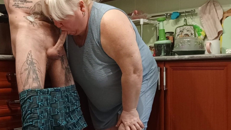 Zona901: Smiskade en granne i röpan knullad i munnen, fitta och...