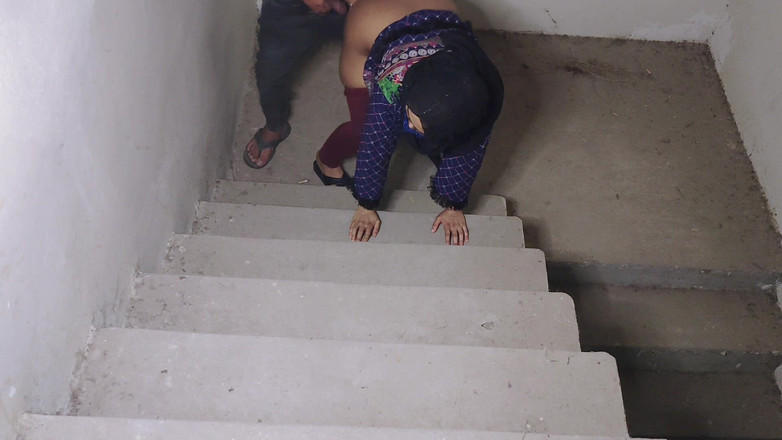 Faryal: Подругу трахали на сходах